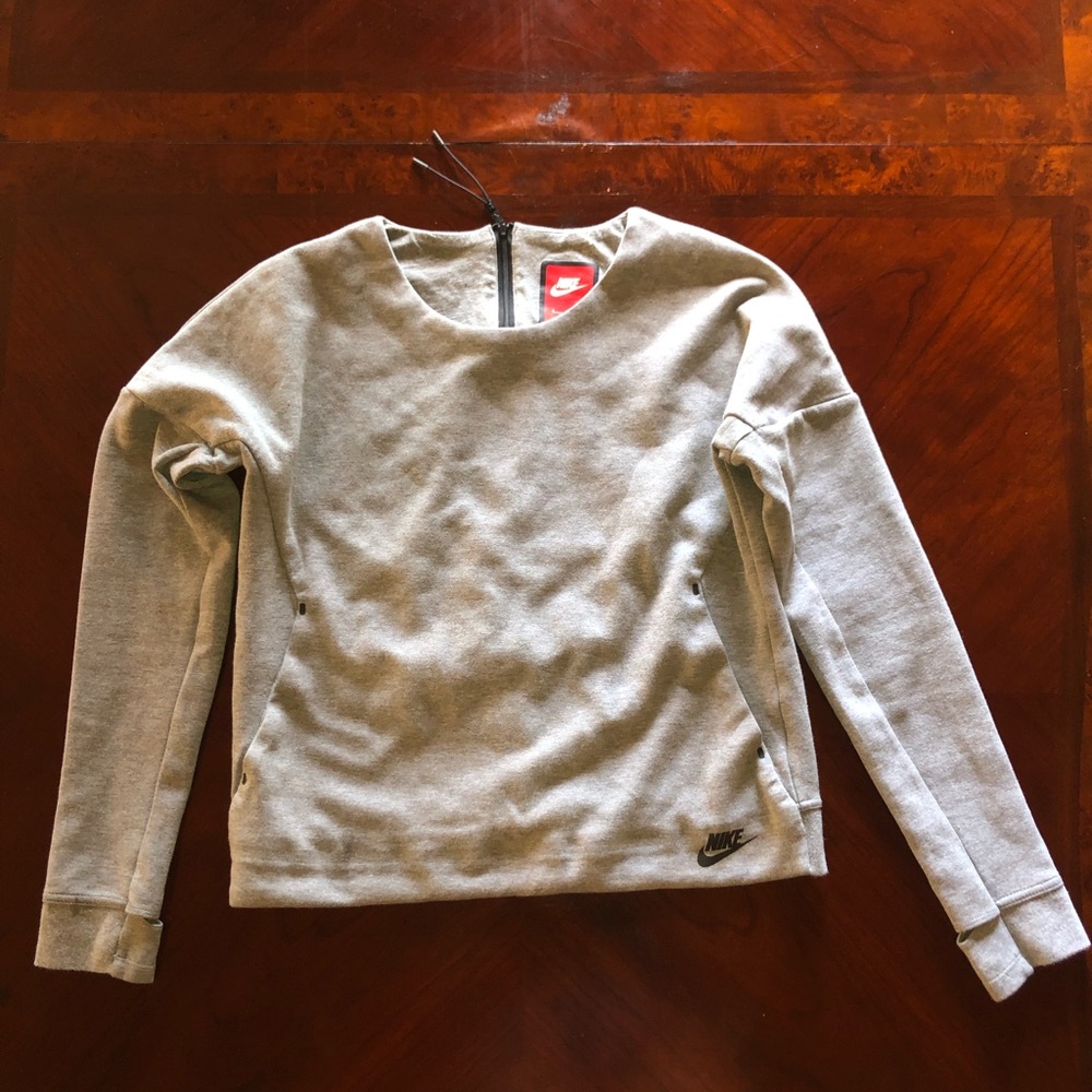 Nike sweatshirt with front pocket